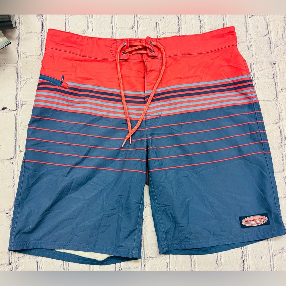 VINEYARD VINES men’s size 30 board shorts